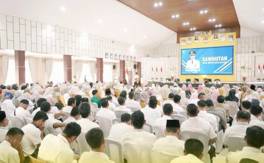 pemerintah lintas institusi juga menandatangani Deklarasi Sistem Penerimaan Murid Baru (SPMB) Tahun Ajaran 2025 Objektif, Transparan, Akuntabel, dan Berkeadilan di lingkup Pemerintah Kabupaten Solok Selatan.