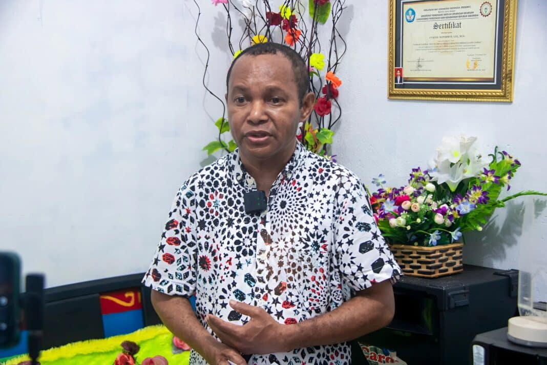 Dr. Alfius Aninam,s.Th, M.Pd., seorang tokoh akademisi Papua