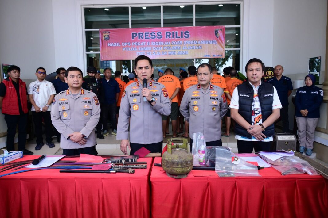 Polda Jambi berhasil menangkap 274 pelaku premanisme dalam Operasi Penyakit Masyarakat (Pekat) Siginjai 2025 yang digelar sejak 1 hingga 14 Mei 2025.