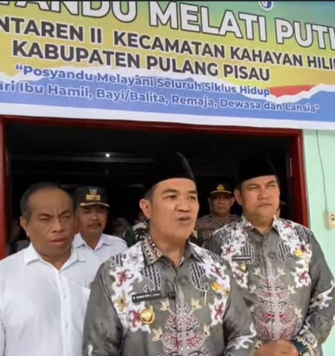 Bupati Pulang Pisau H. Ahmad Rifa’i bersama Wakil Bupati H. Ahmad Jayadikarta, menghadiri kegiatan Gerakan Masyarakat Hidup Sehat