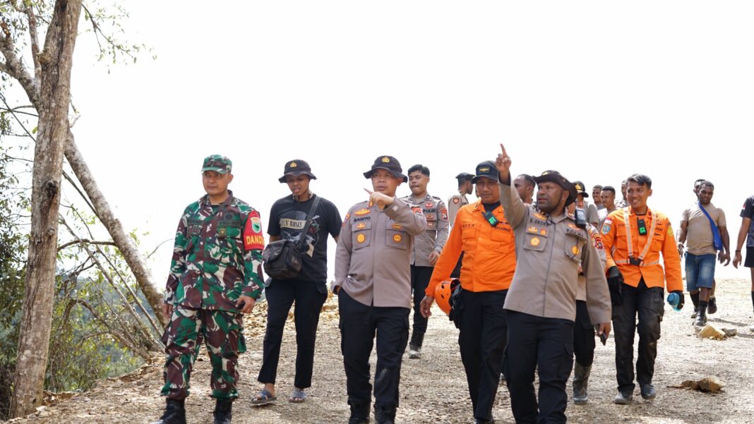 Tim gabungan yang terdiri dari 112 personel terus melakukan upaya pencarian dan evakuasi korban banjir