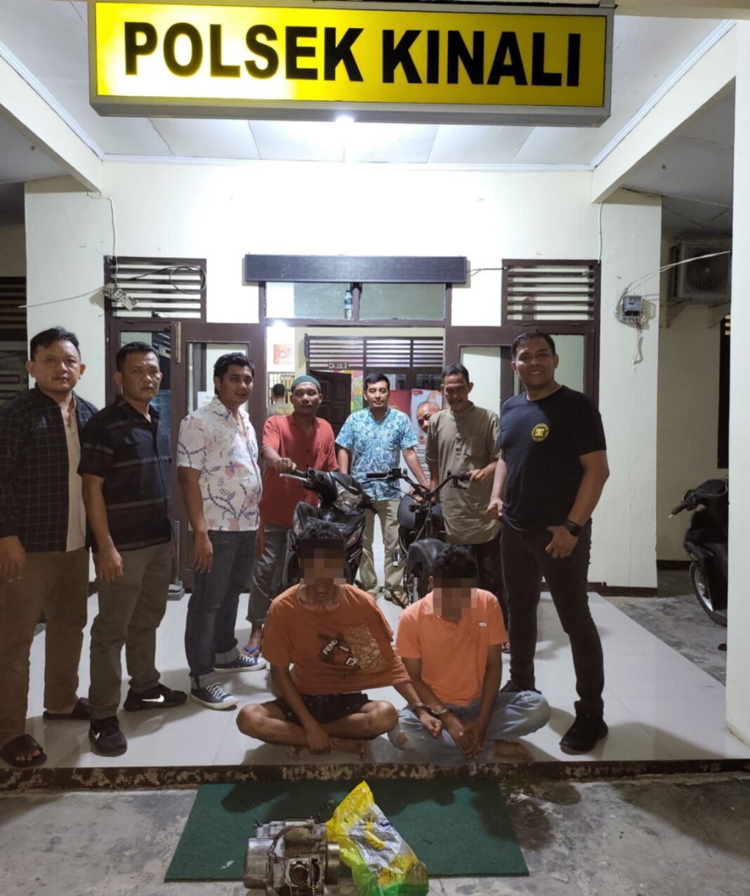 Tim Opsnal Unit Reskrim Polsek Kinali Resor Pasaman Barat berhasil meringkus dua pelaku pencurian sepeda motor (curanmor) berinisial E (29) dan RS (30)