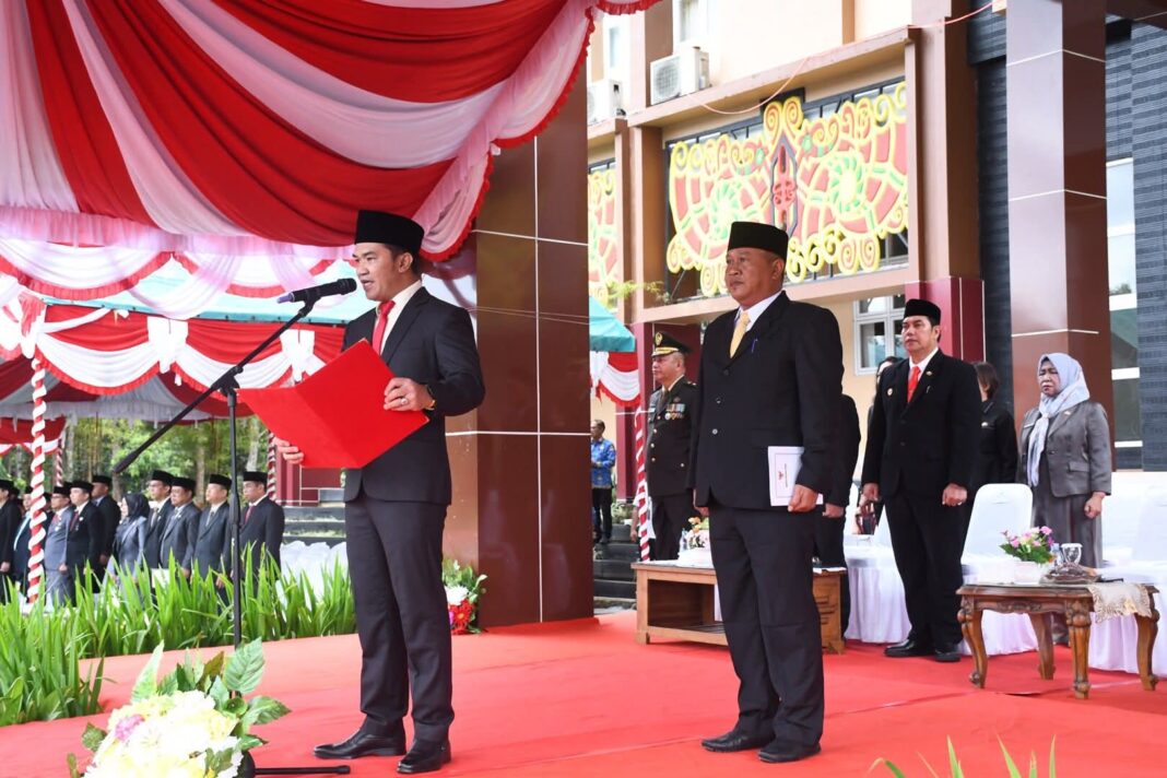 upacara peringatan Hari Lahir Pancasila di halaman Kantor Bupati bertindak Sebagai Pemimpin Upacara Bupati Ahmad Rifa’i