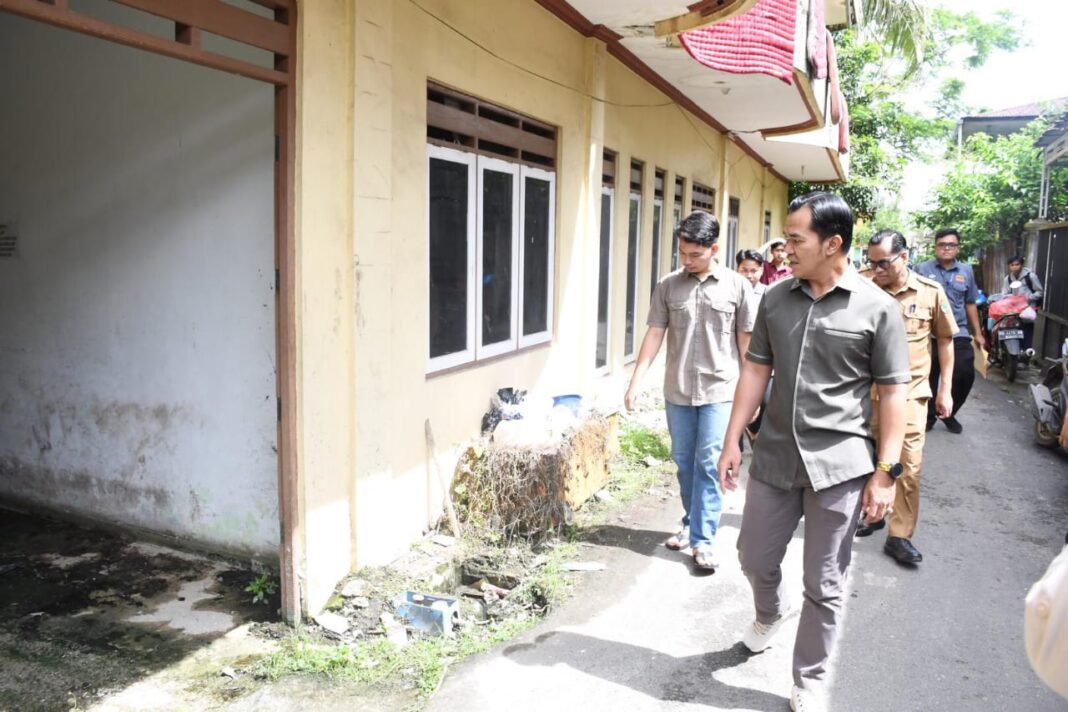 Bupati Pulang Pisau H.Ahmda Rifa'i didampingi Sekretaris Daerah ( Sekda ) Tony Harisinta