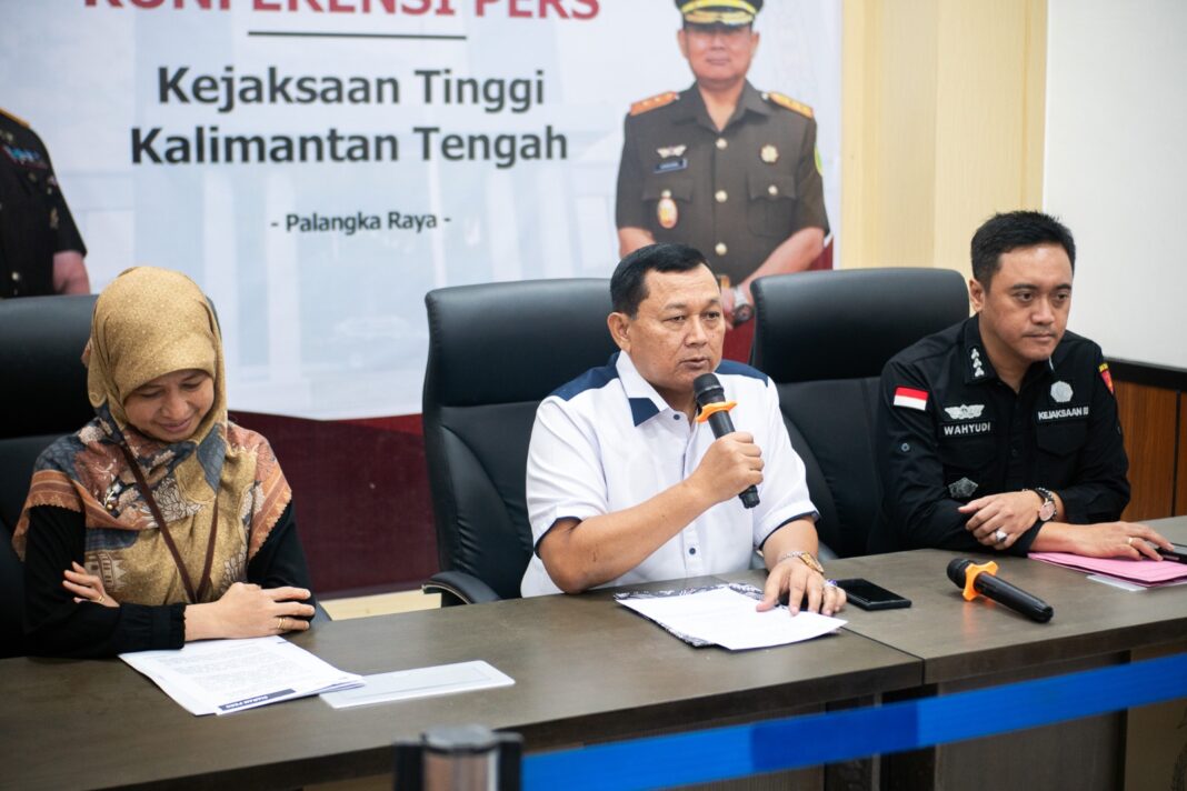 Tahap II (tersangka dan barang bukti) dari Penyidik Pegawai Negeri Sipil (PPNS) Kantor Wilayah Direktorat Jenderal Pajak Kalimantan Selatan dan Tengah (Kanwil DJP Kalselteng) kepada Penuntut Umum pada Kejaksaan Negeri Palangka Raya