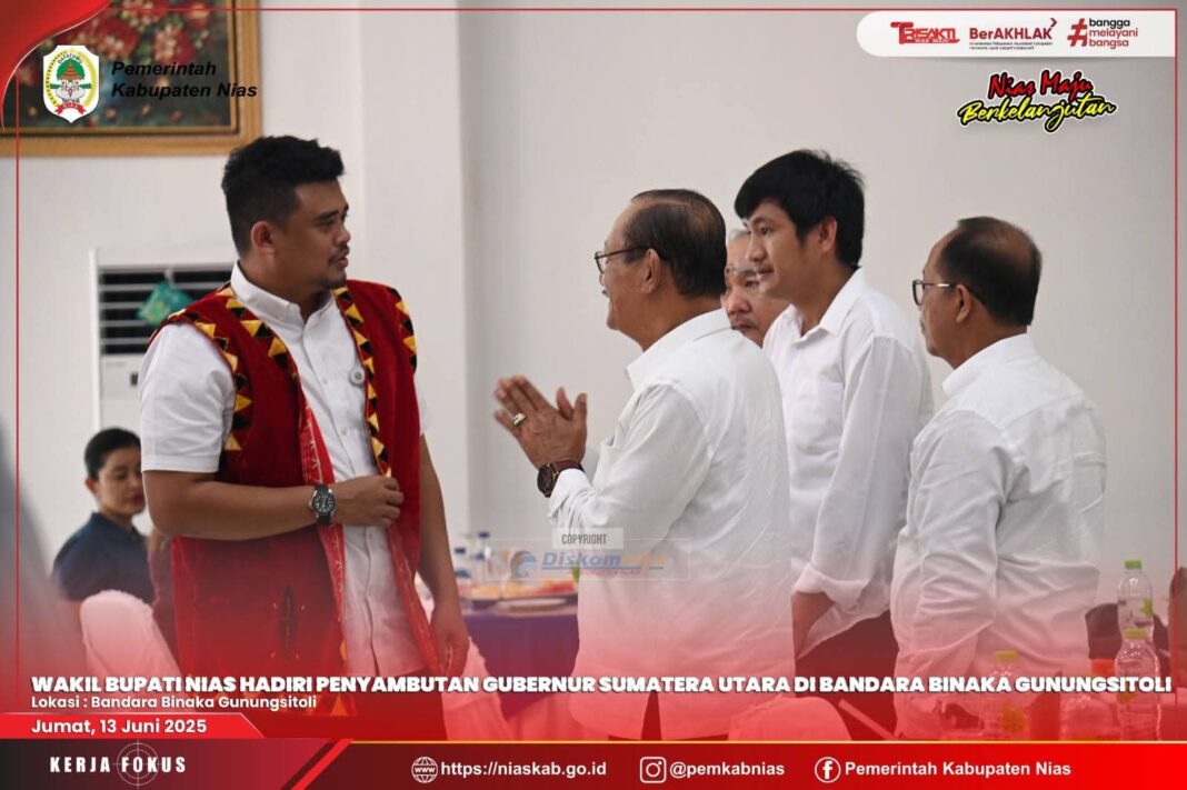 Wakil Bupati Nias, Arota Lase, A.Md sambut kedatangan Gubernur Sumatera Utara M. Bobby Afif Nasution, S.E., M.M bersama Ketua TP PKK Sumut Kahiyang Ayu
