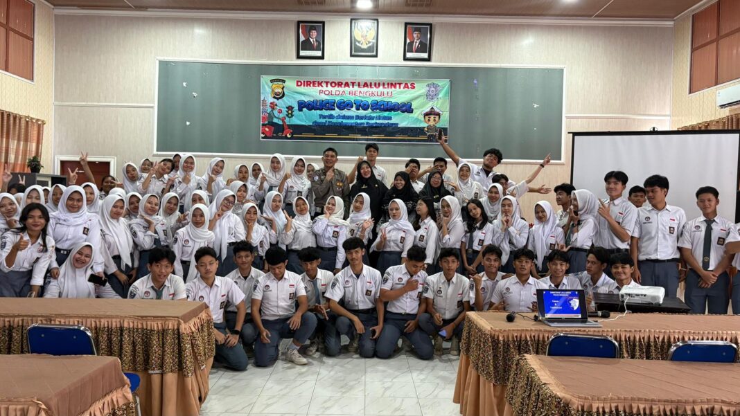 Police Go To School: Polda Bengkulu Berikan Penyuluhan Keselamatan Lalu Lintas kepada Siswa-Siswi SMAN 2 Kota Bengkulu