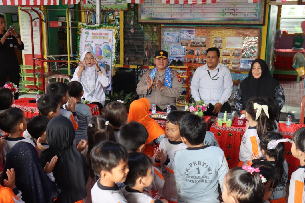 Wakapolda Bengkulu Silaturahmi dengan Guru dan Siswa TK Pertiwi 1 Kota Bengkulu