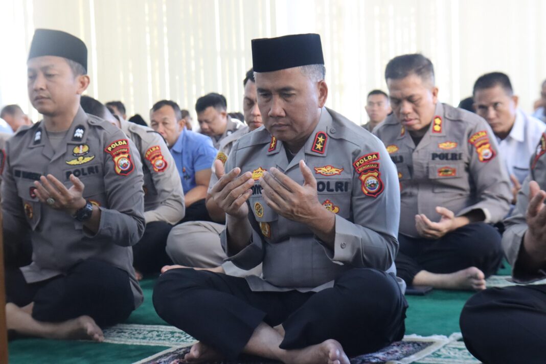 Kapolda dan Wakapolda Bengkulu Hadiri Kegiatan Binrohtal di Masjid Al Amin Polda Bengkulu
