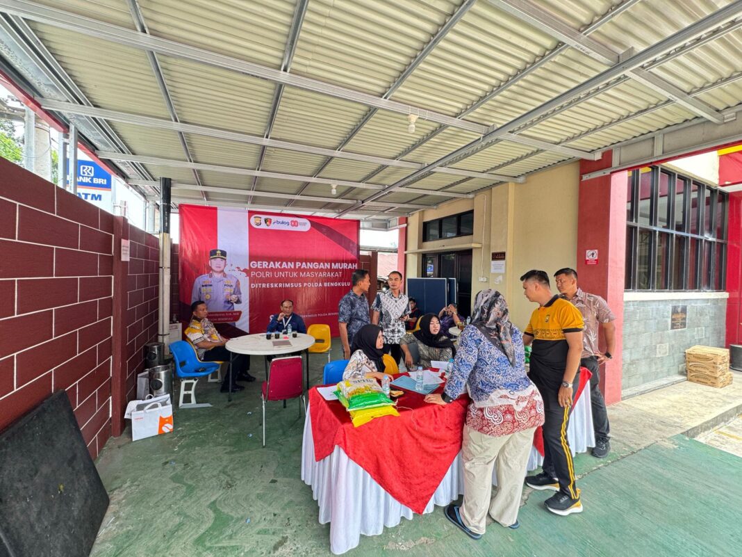 Ditreskrimsus Polda Bengkulu Gelar Gerakan Pangan Murah (GPM) di Halaman Gedung Ditreskrimsus
