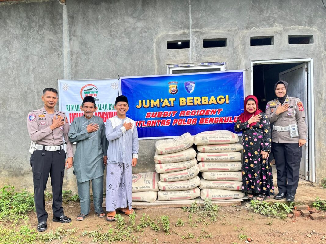 Jumat Berbagi, Ditlantas Polda Bengkulu Salurkan Bantuan untuk Pembangunan Rumah Tahfiz Quran