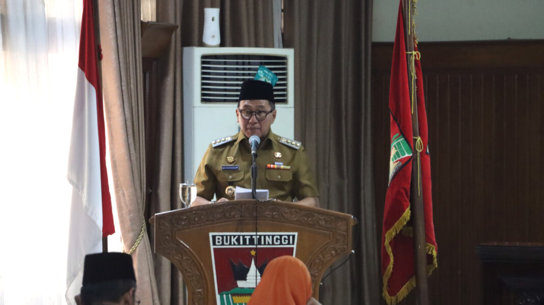 Paripurna DPRD kota Bukittinggi Menyampaikan Pandangan umum RPD tentang perubahan anggaran APBD tahun 2025
