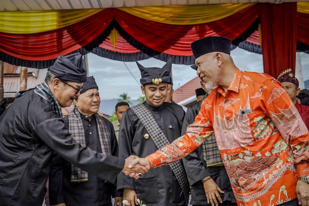 Gubernur Buka Pesta Budaya dan Panen Raya di Sawah Solok