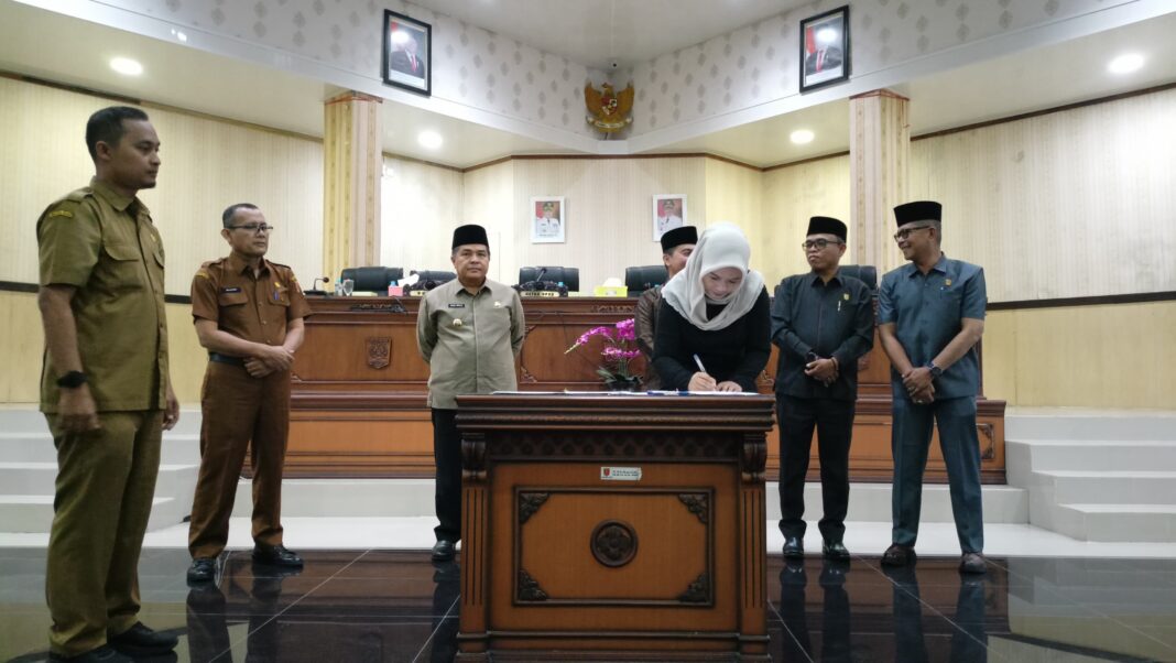 DPRD dan Pemkab Agam Tandatangani Nota Kesepakatan KUA-PPAS 2026