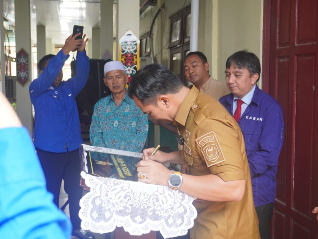 Bupati Pulang Pisau Resmikan Mushola Al Rifa'i di Kantor BKAD
