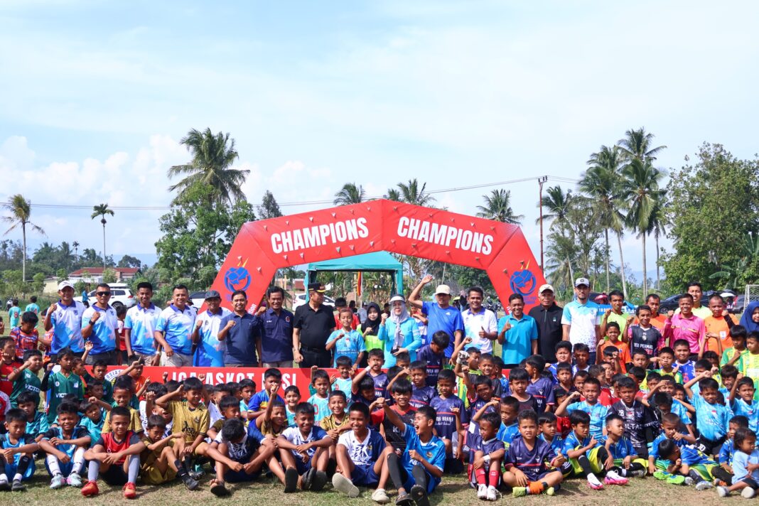 Wakil Walikota Elzadaswarman Buka Lansung Tournament SSB Dilapangan Subarang Batuang