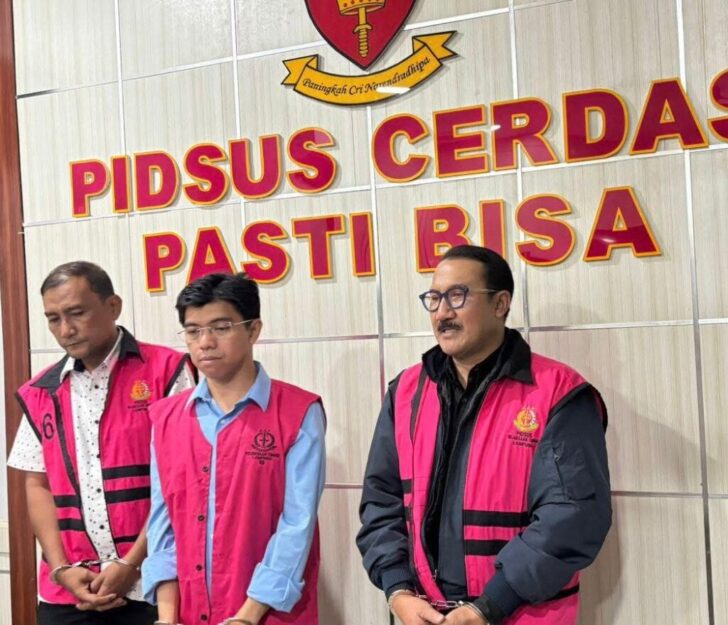 IMG-20250922-WA0233 Kajati Lampung Tetapkan 3 Tersangka Kasus Korupsi PT.LEB